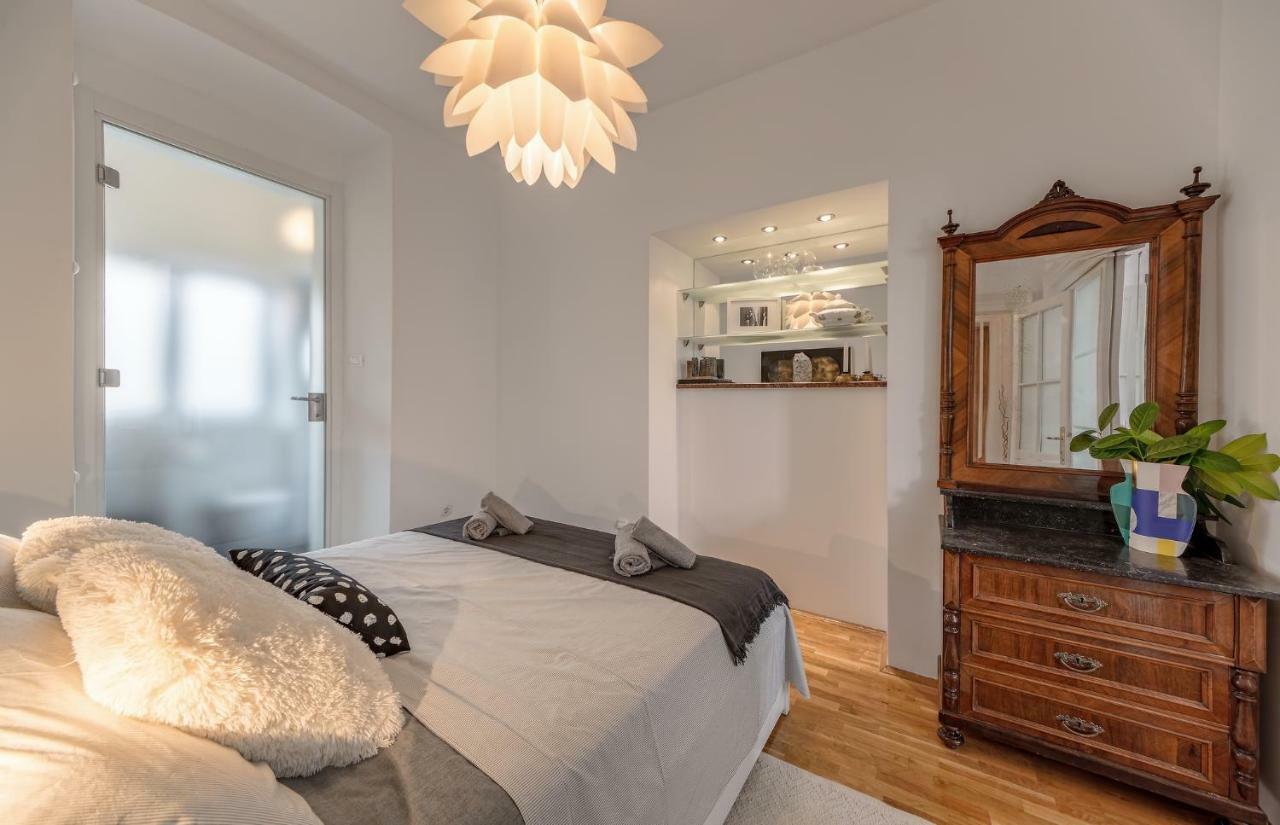 Markaat Apartment Pula Bagian luar foto